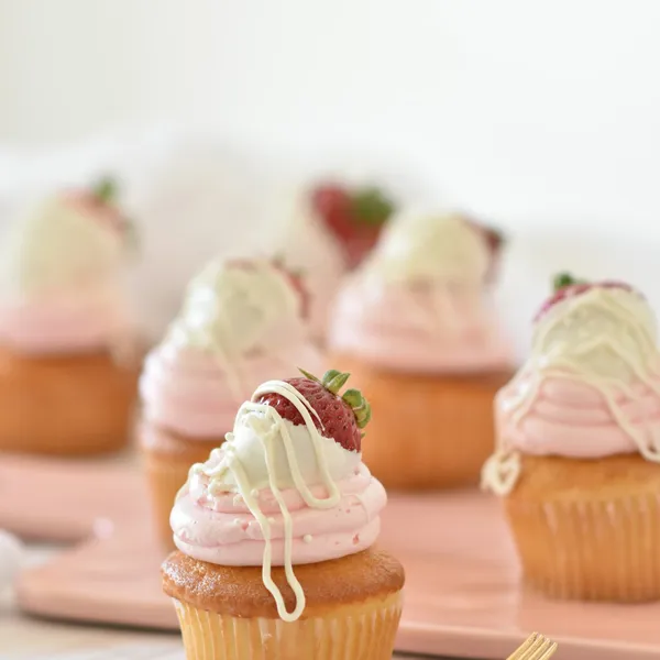 Cupcakes rosados con crema